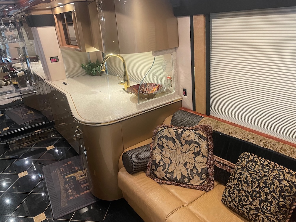 2008 Prevost Featherlite   H3-45 For Sale