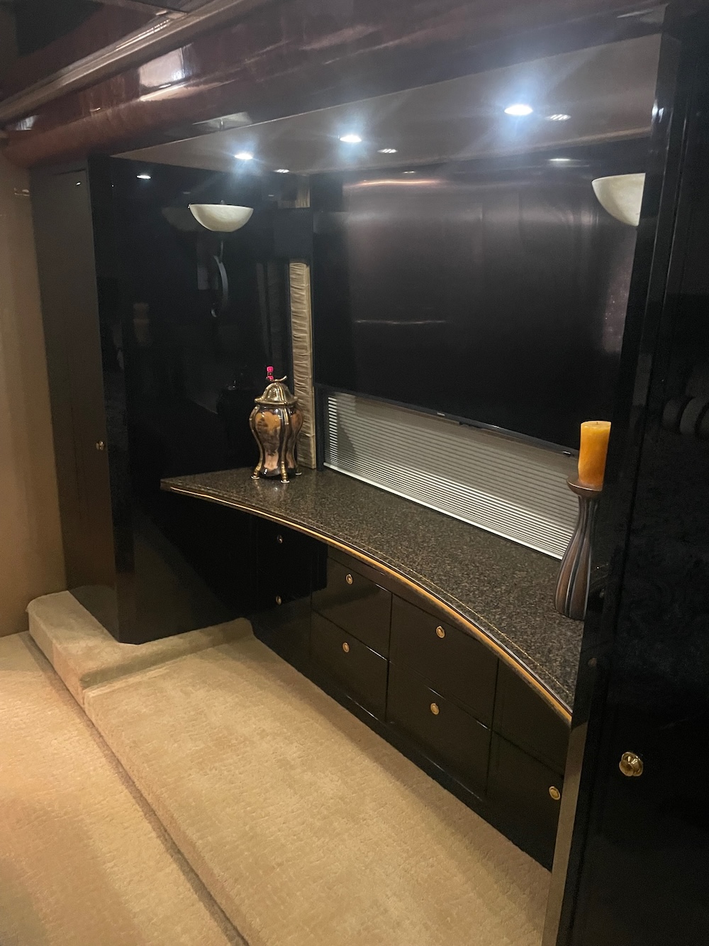 2008 Prevost Featherlite   H3-45 For Sale