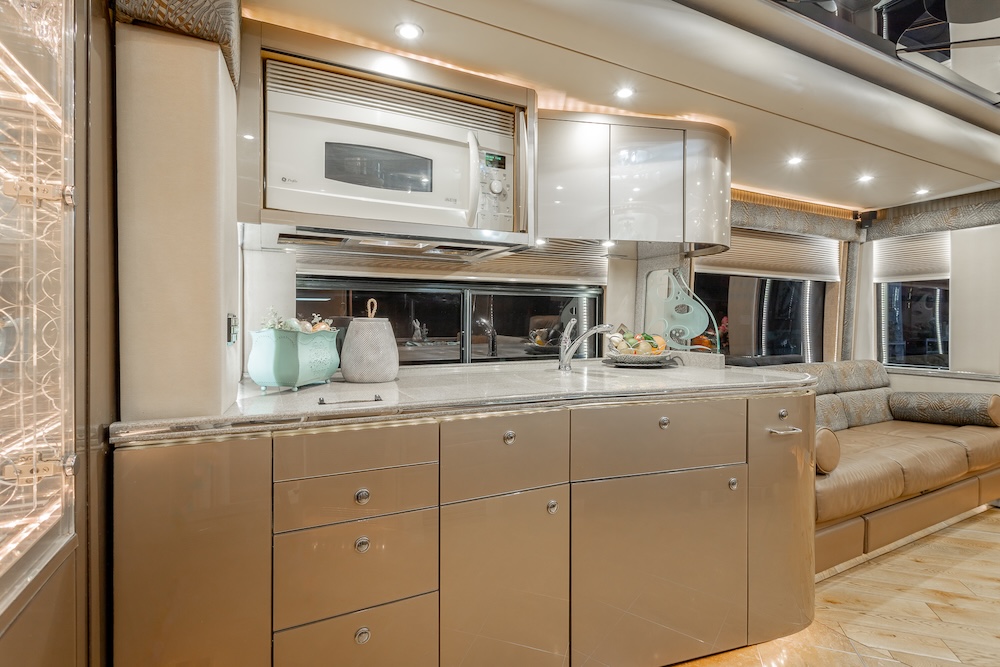 2007 Prevost Featherlite H3-45 For Sale
