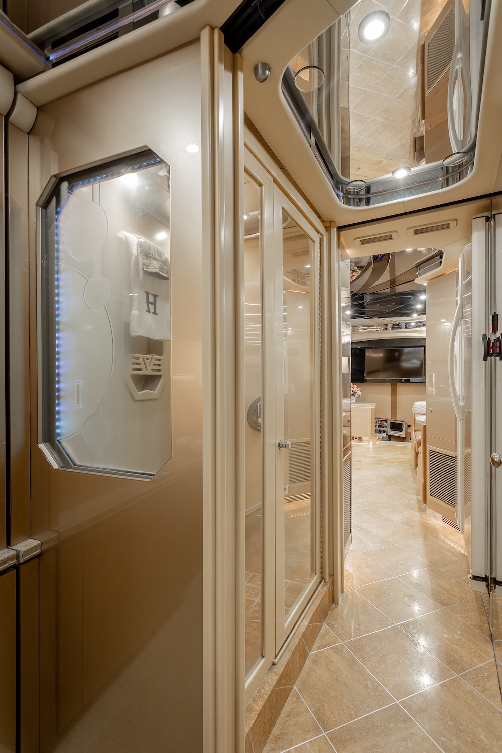 2007 Prevost Featherlite H3-45 For Sale