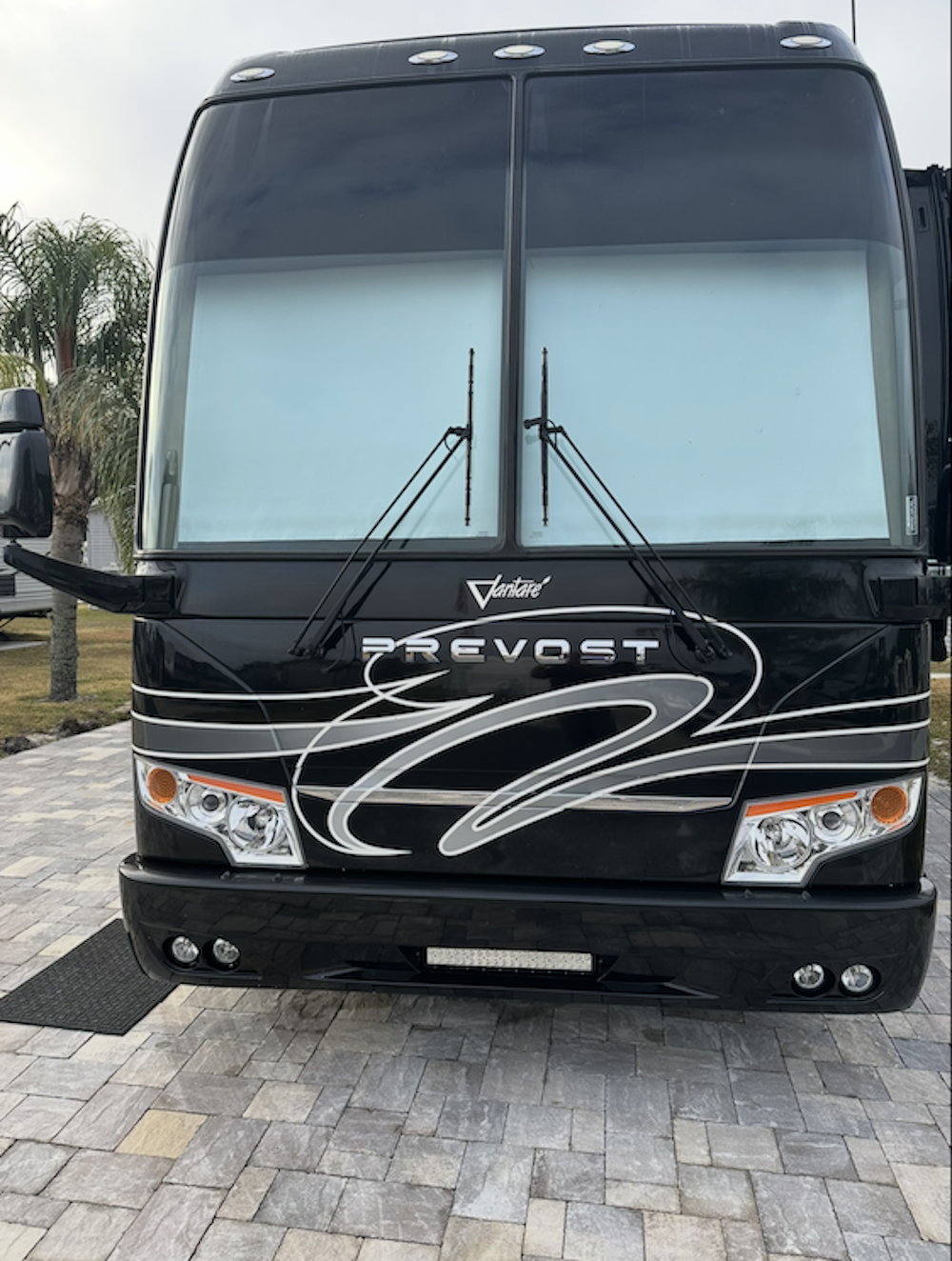 2007 Prevost Featherlite H3-45 For Sale