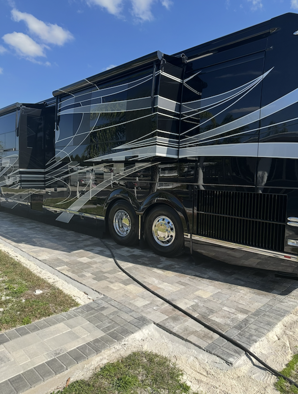 2007 Prevost Featherlite H3-45 For Sale