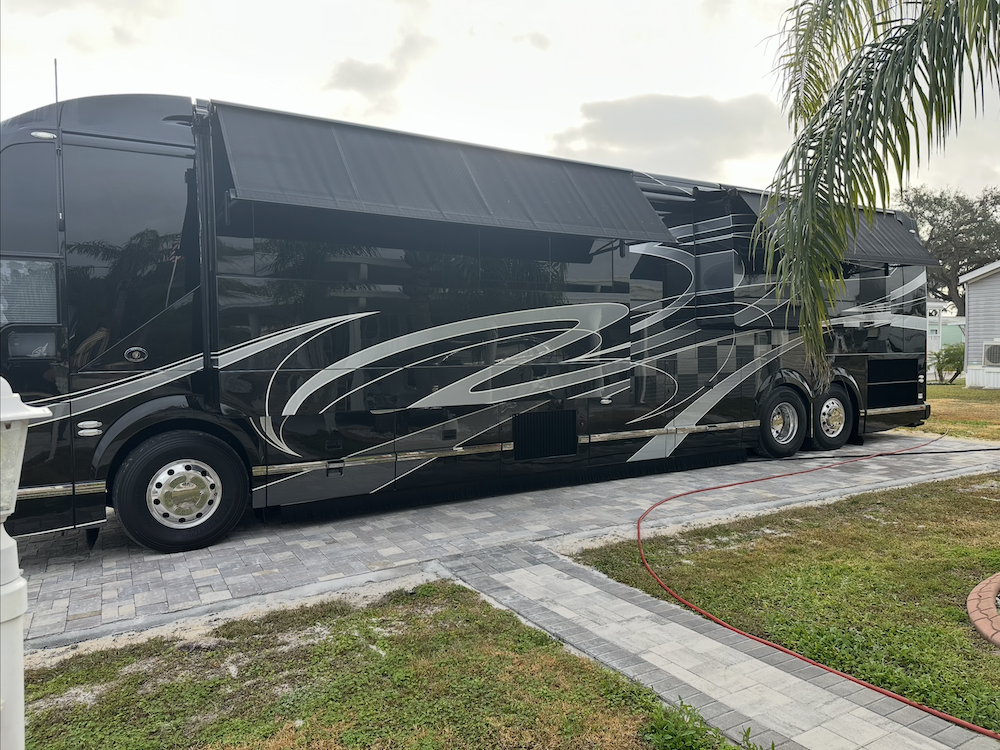 2007 Prevost Featherlite H3-45 For Sale