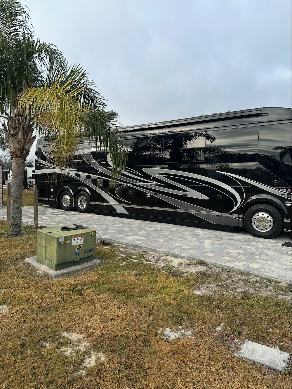 2007 Prevost Featherlite H3-45 For Sale