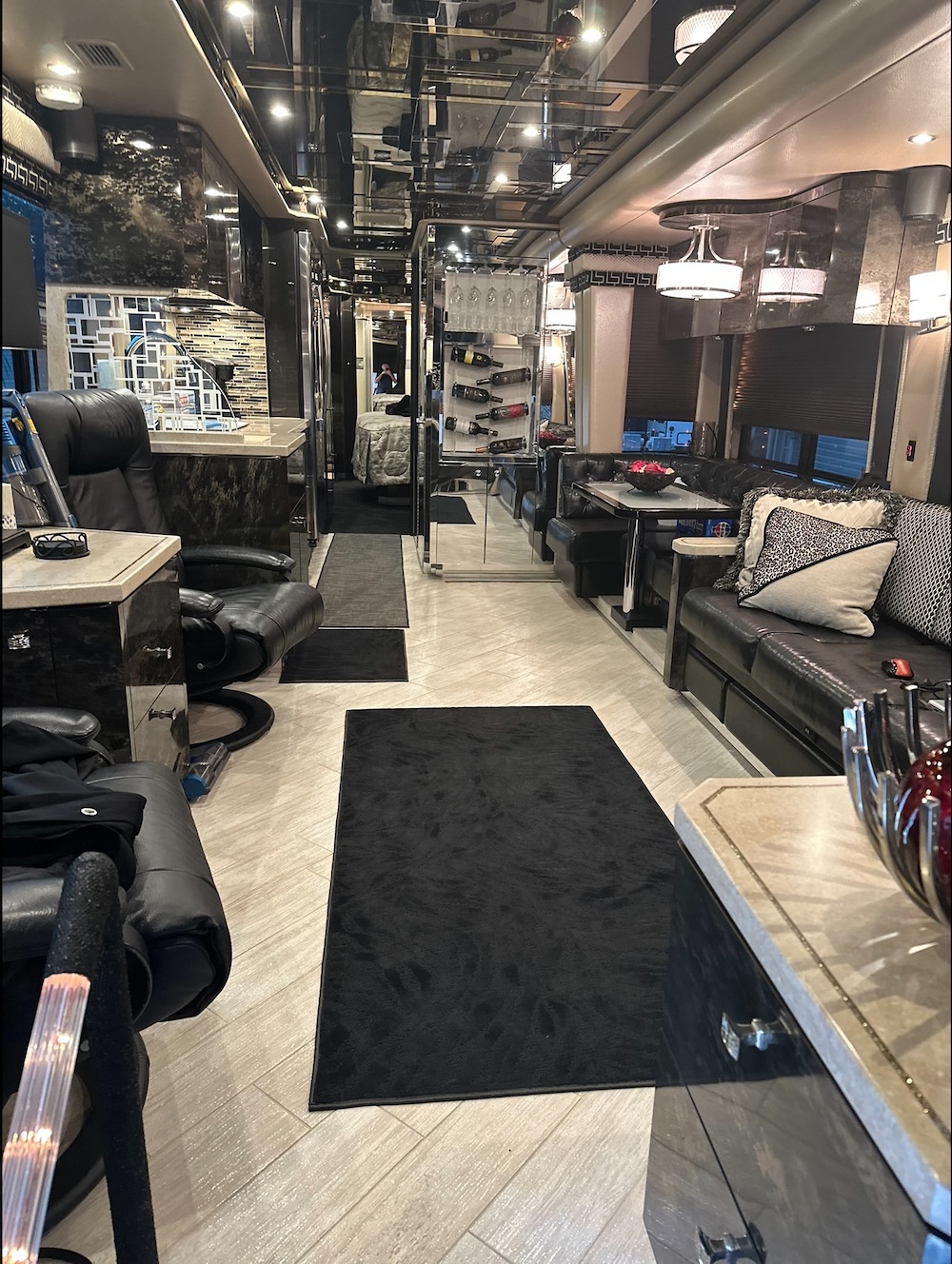 2007 Prevost Featherlite H3-45 For Sale