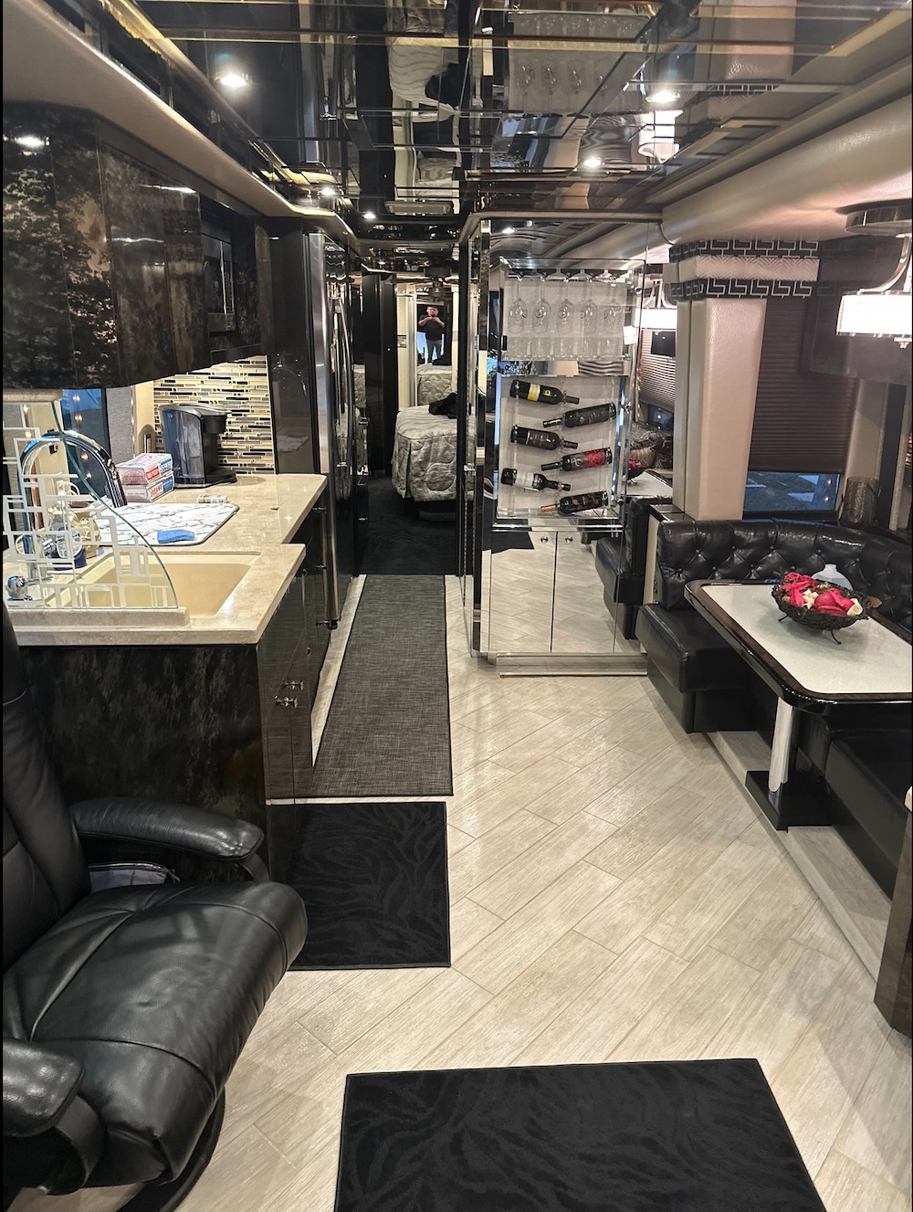 2007 Prevost Featherlite H3-45 For Sale