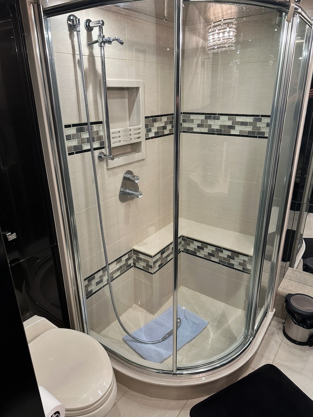 2007 Prevost Featherlite H3-45 For Sale