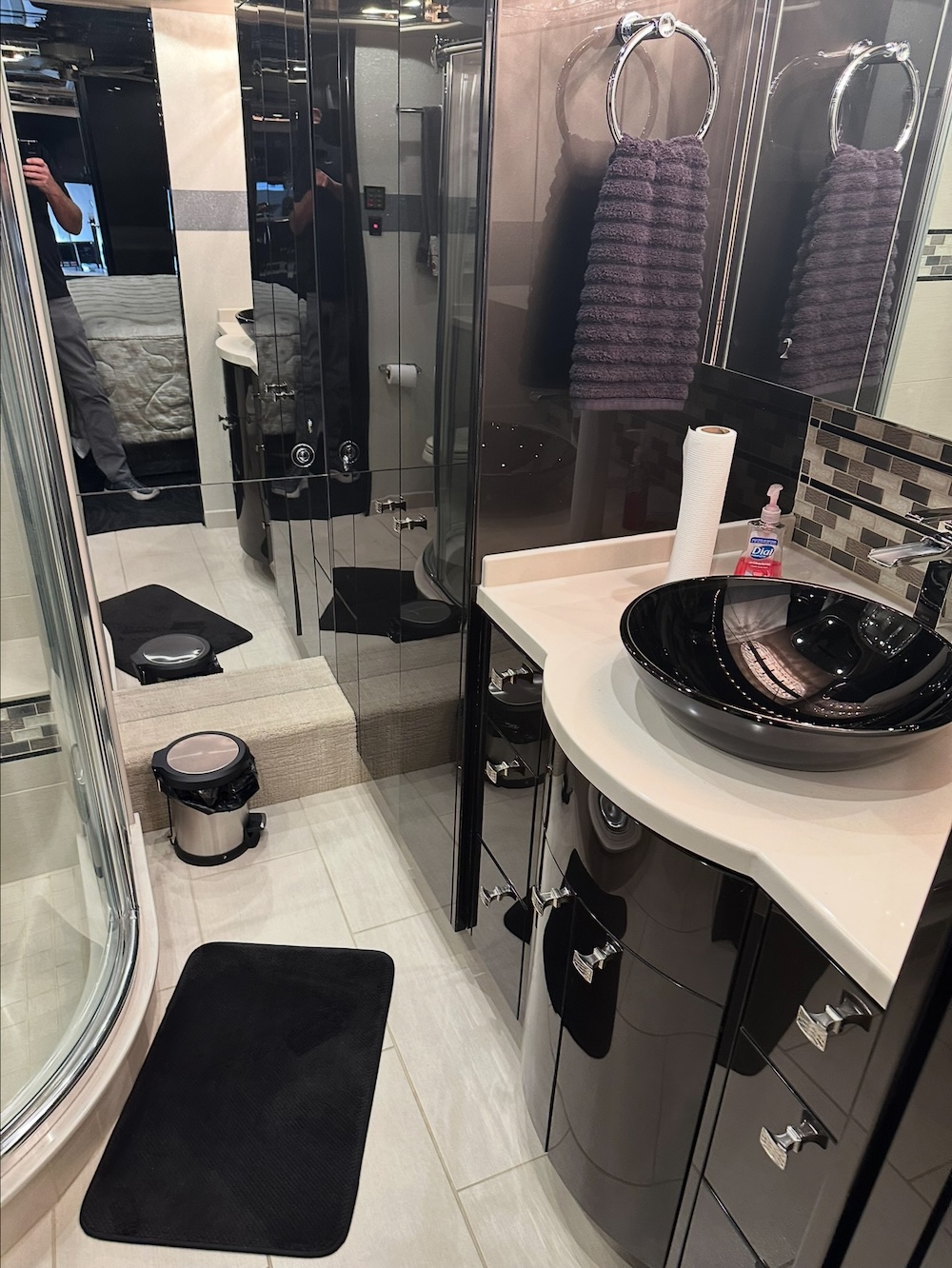 2007 Prevost Featherlite H3-45 For Sale