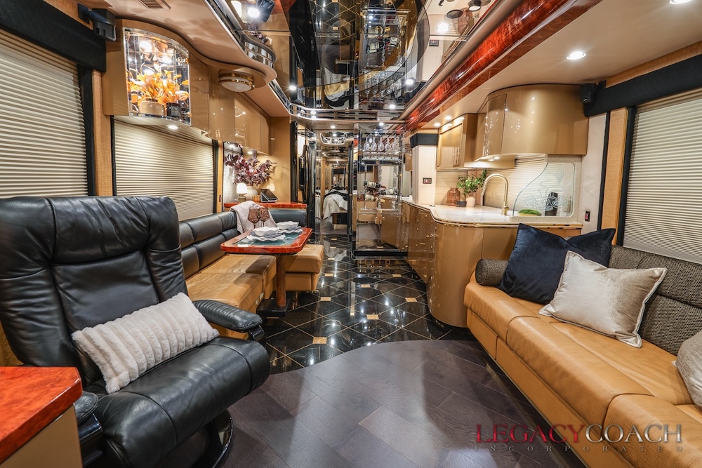 2007 Prevost Featherlite H3-45 For Sale
