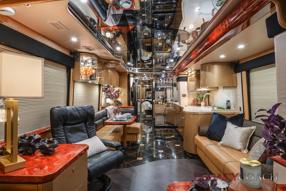 2007 Prevost Featherlite H3-45 For Sale