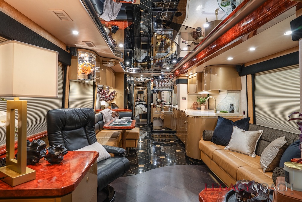 2007 Prevost Featherlite H3-45 For Sale