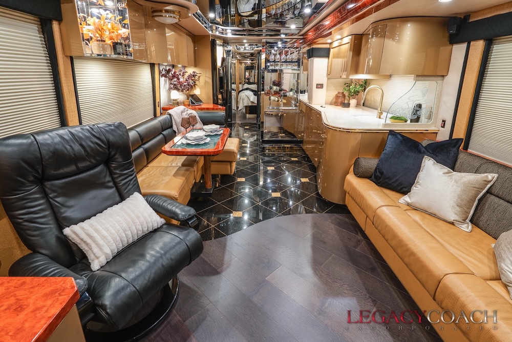 2007 Prevost Featherlite H3-45 For Sale