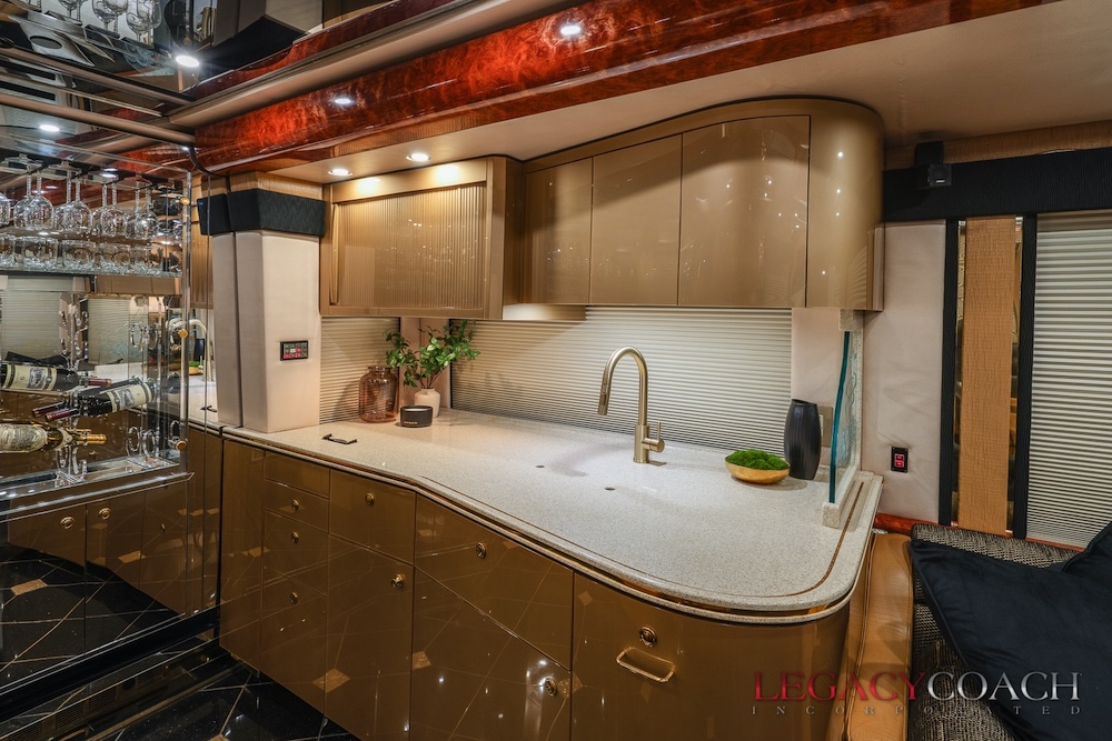 2007 Prevost Featherlite H3-45 For Sale