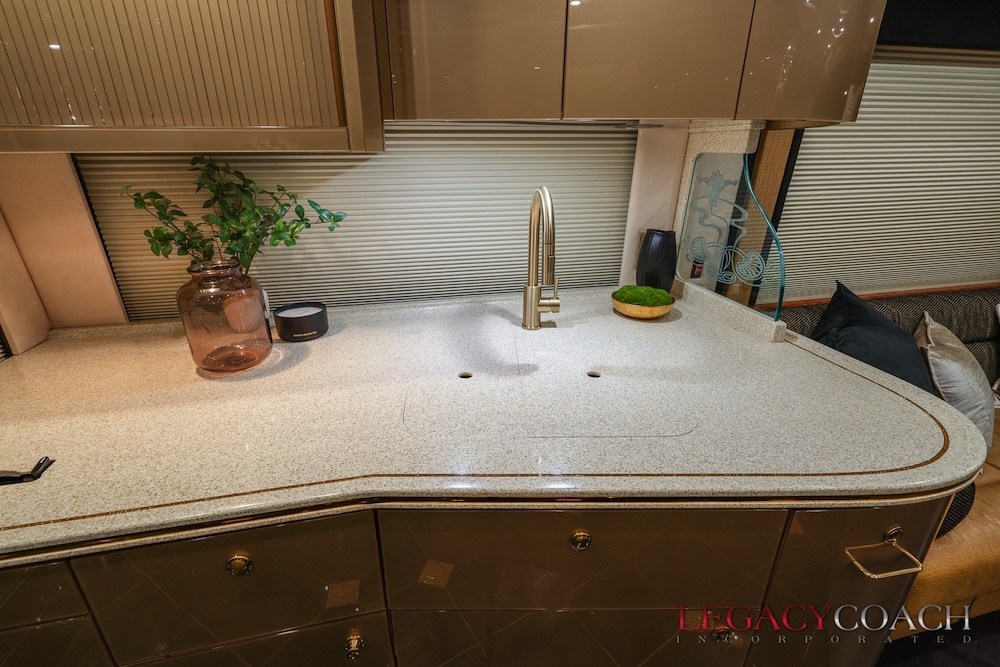 2007 Prevost Featherlite H3-45 For Sale