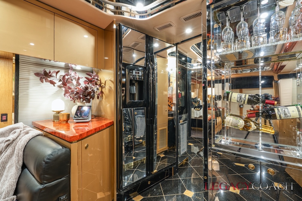 2007 Prevost Featherlite H3-45 For Sale