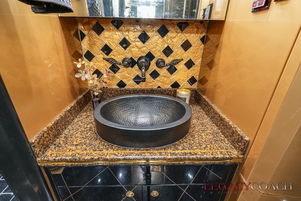 2007 Prevost Featherlite H3-45 For Sale