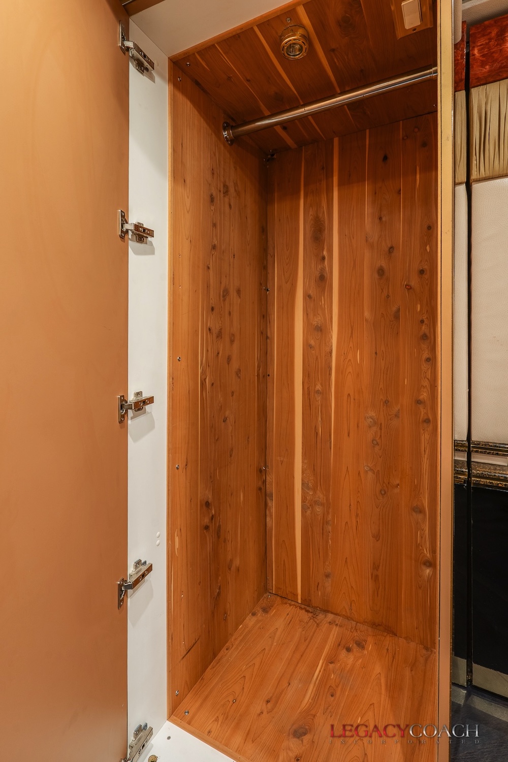 2007 Prevost Featherlite H3-45 For Sale