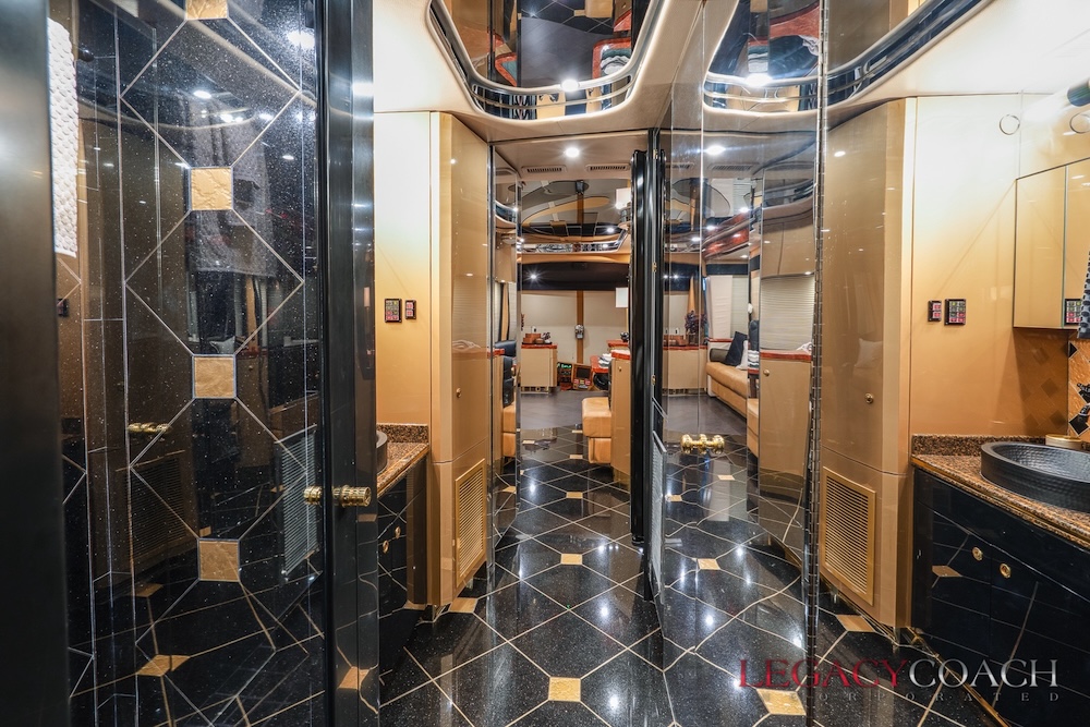 2007 Prevost Featherlite H3-45 For Sale