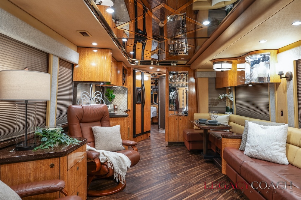 2007 Prevost Featherlite H3-45 For Sale