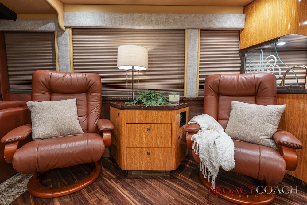 2007 Prevost Featherlite H3-45 For Sale