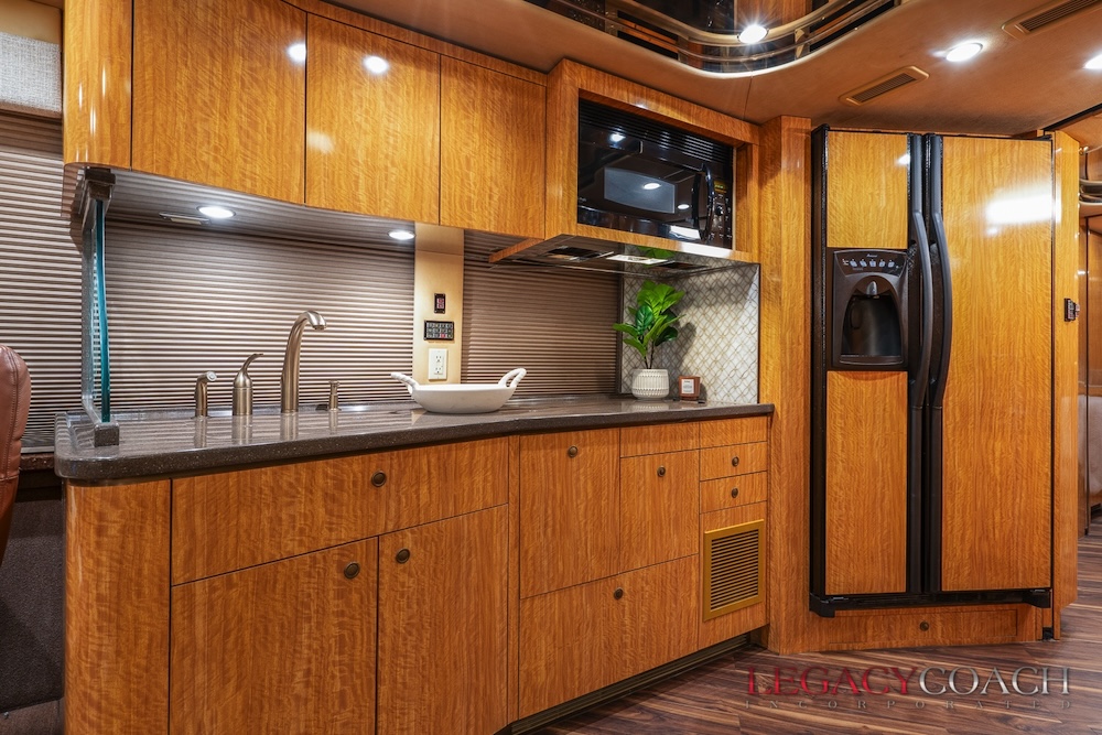 2007 Prevost Featherlite H3-45 For Sale