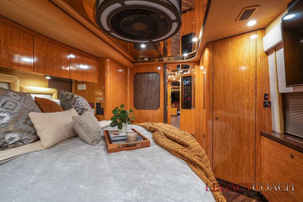 2007 Prevost Featherlite H3-45 For Sale