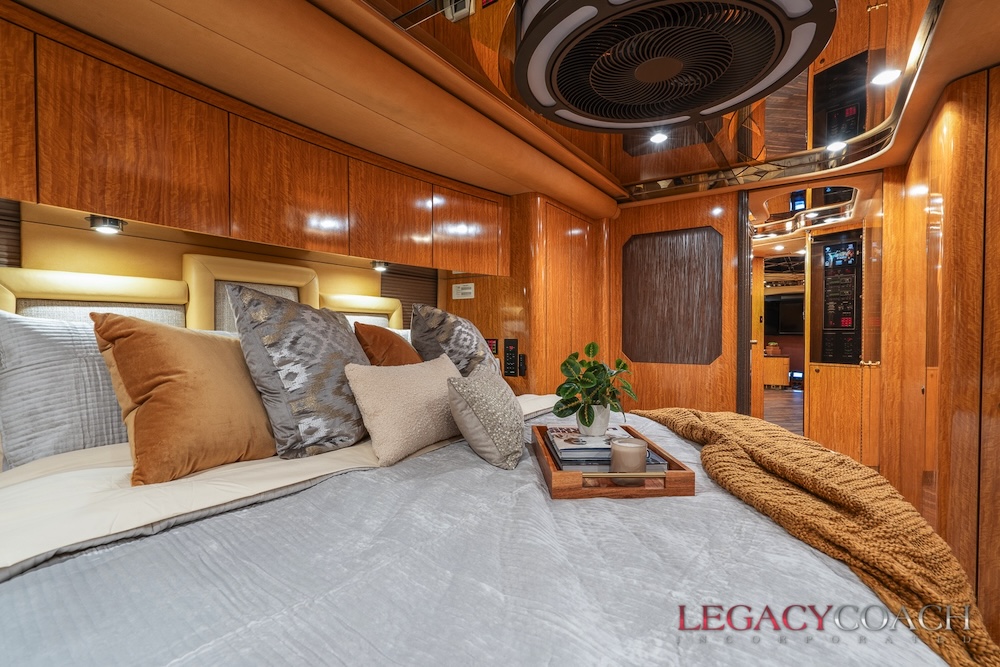 2007 Prevost Featherlite H3-45 For Sale