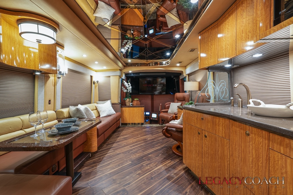 2007 Prevost Featherlite H3-45 For Sale