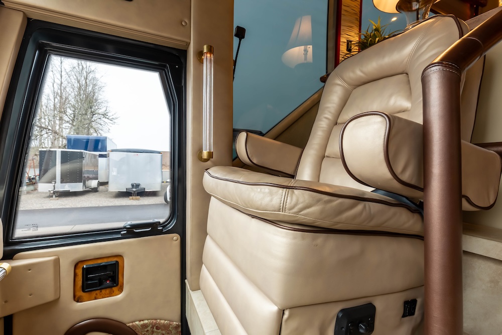2007 Prevost Featherlite H3-45 For Sale