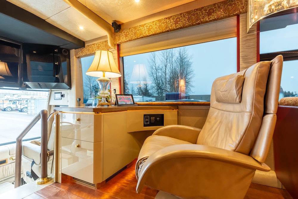 2007 Prevost Featherlite H3-45 For Sale