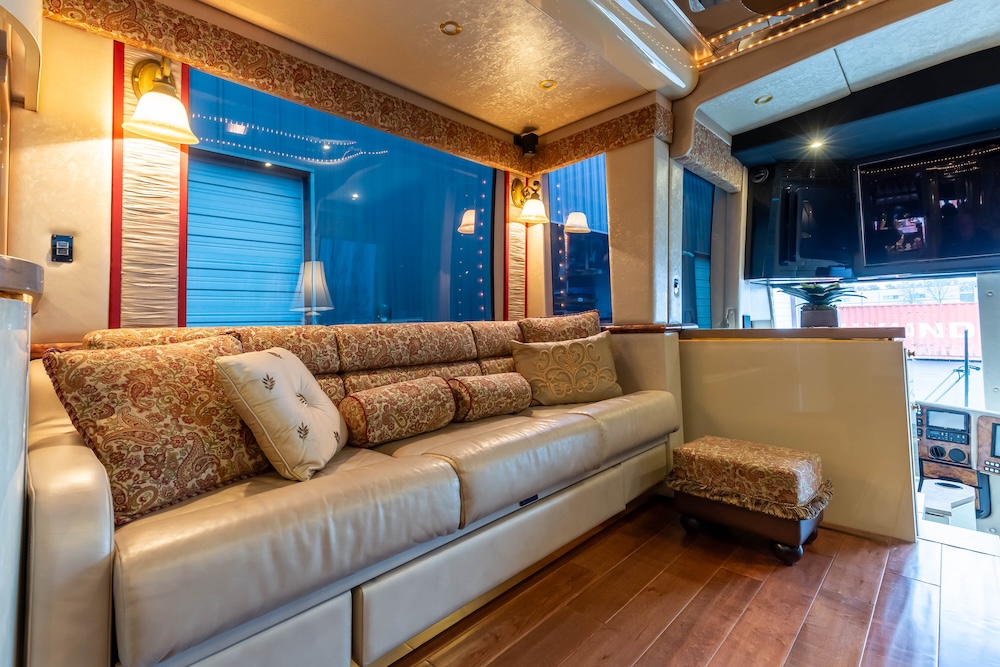 2007 Prevost Featherlite H3-45 For Sale