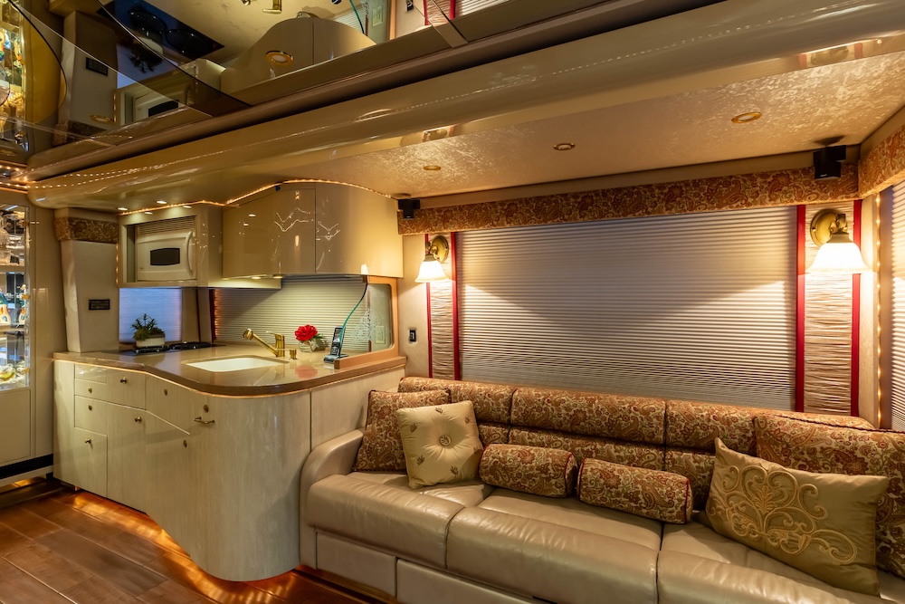 2007 Prevost Featherlite H3-45 For Sale