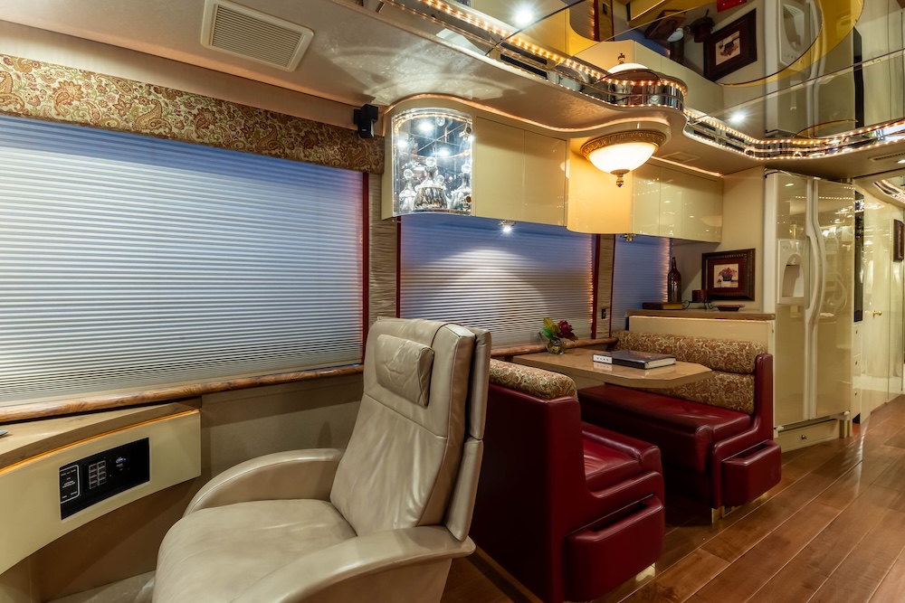 2007 Prevost Featherlite H3-45 For Sale