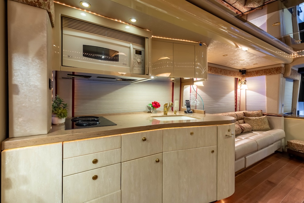 2007 Prevost Featherlite H3-45 For Sale