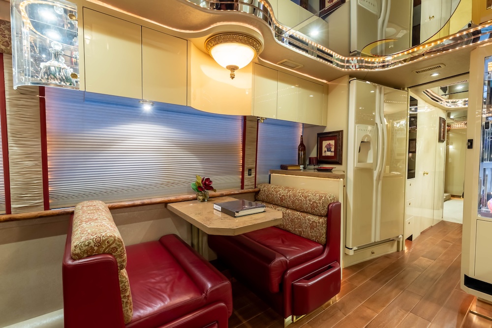 2007 Prevost Featherlite H3-45 For Sale