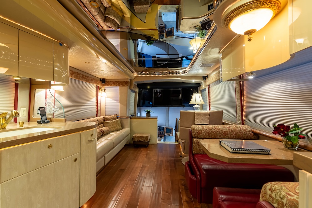 2007 Prevost Featherlite H3-45 For Sale