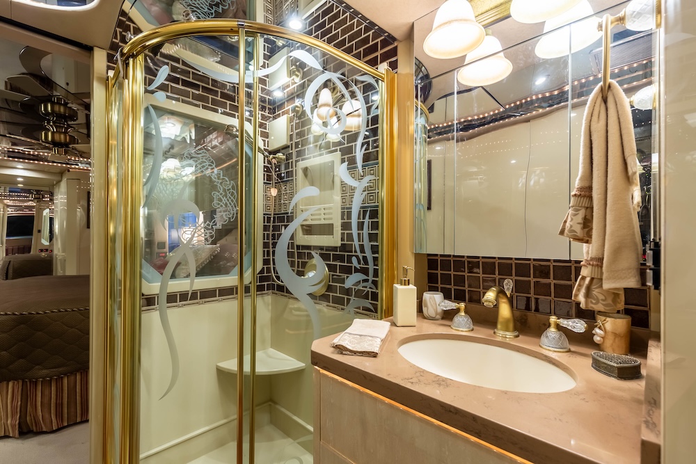 2007 Prevost Featherlite H3-45 For Sale