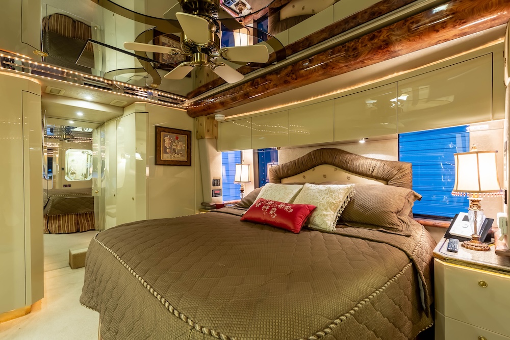 2007 Prevost Featherlite H3-45 For Sale