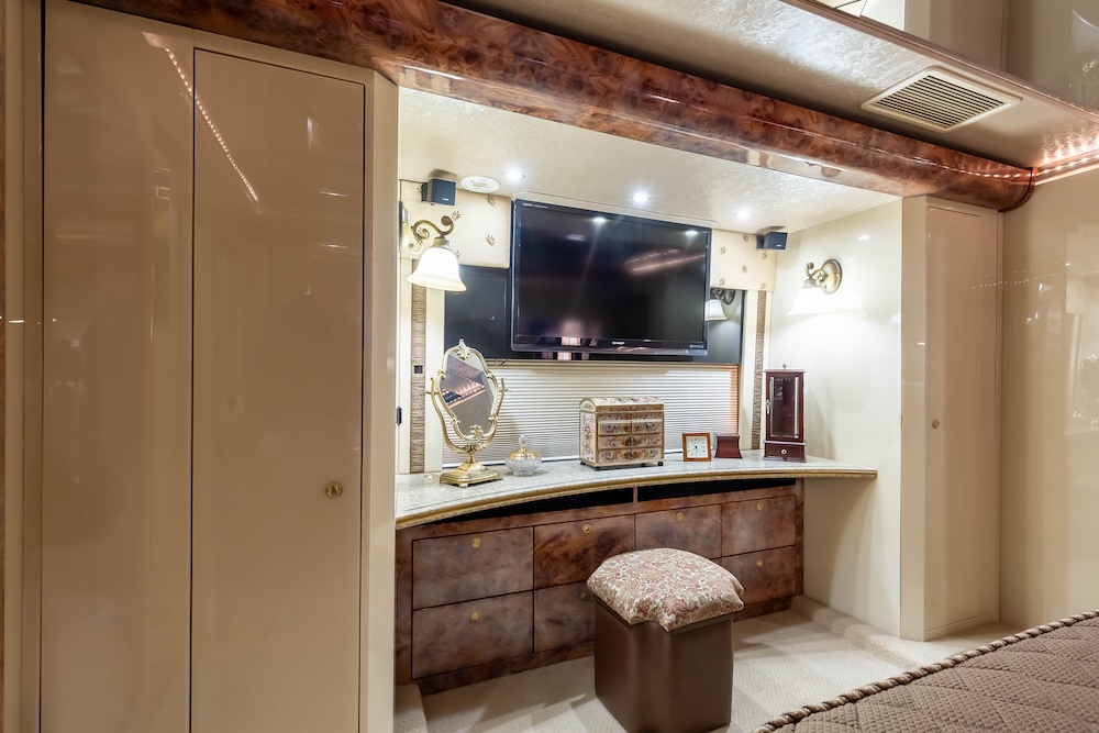 2007 Prevost Featherlite H3-45 For Sale