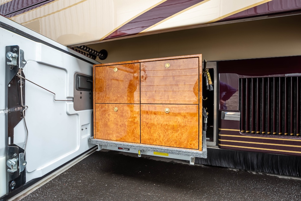 2007 Prevost Featherlite H3-45 For Sale