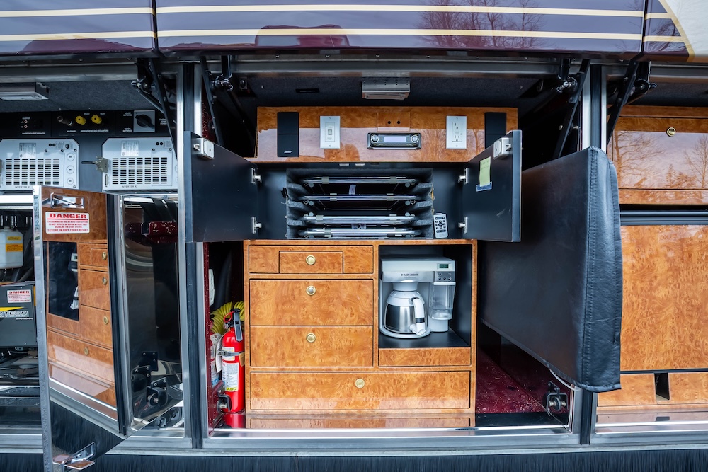 2007 Prevost Featherlite H3-45 For Sale