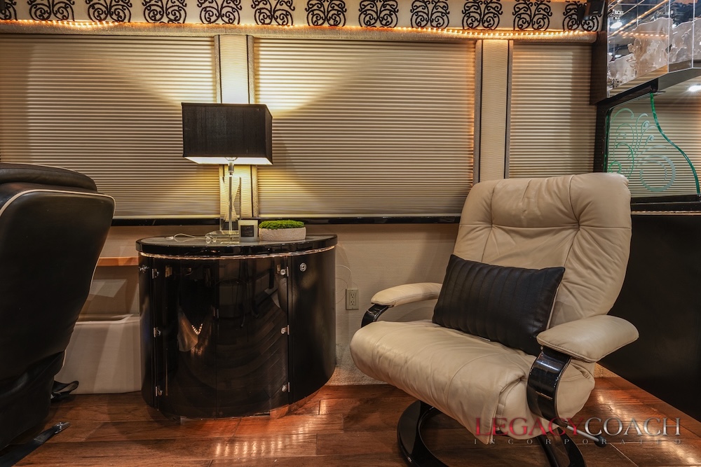 2007 Prevost Featherlite XLII For Sale