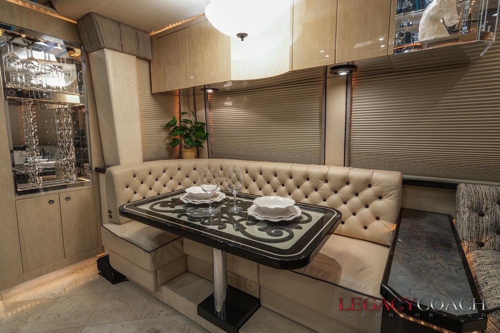 2007 Prevost Featherlite XLII For Sale