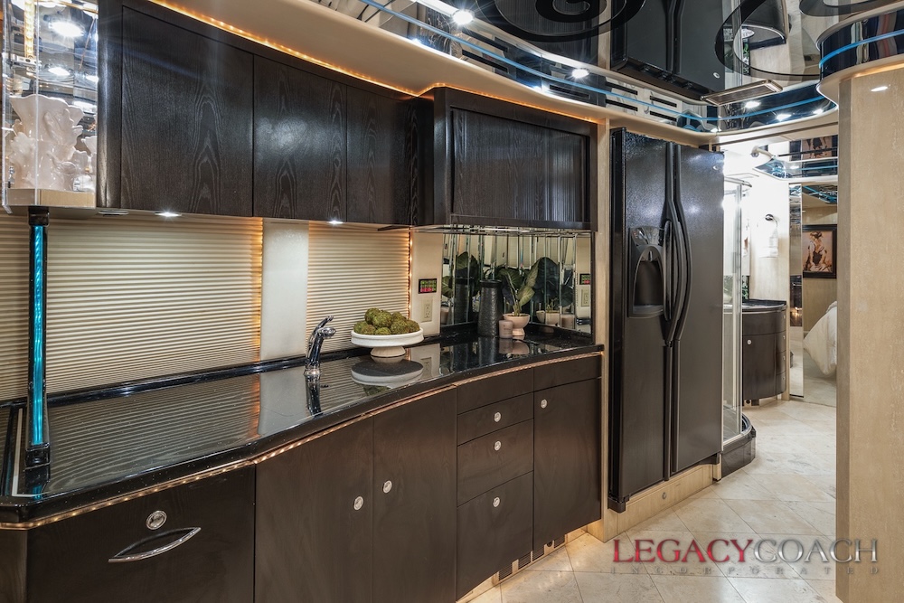 2007 Prevost Featherlite XLII For Sale