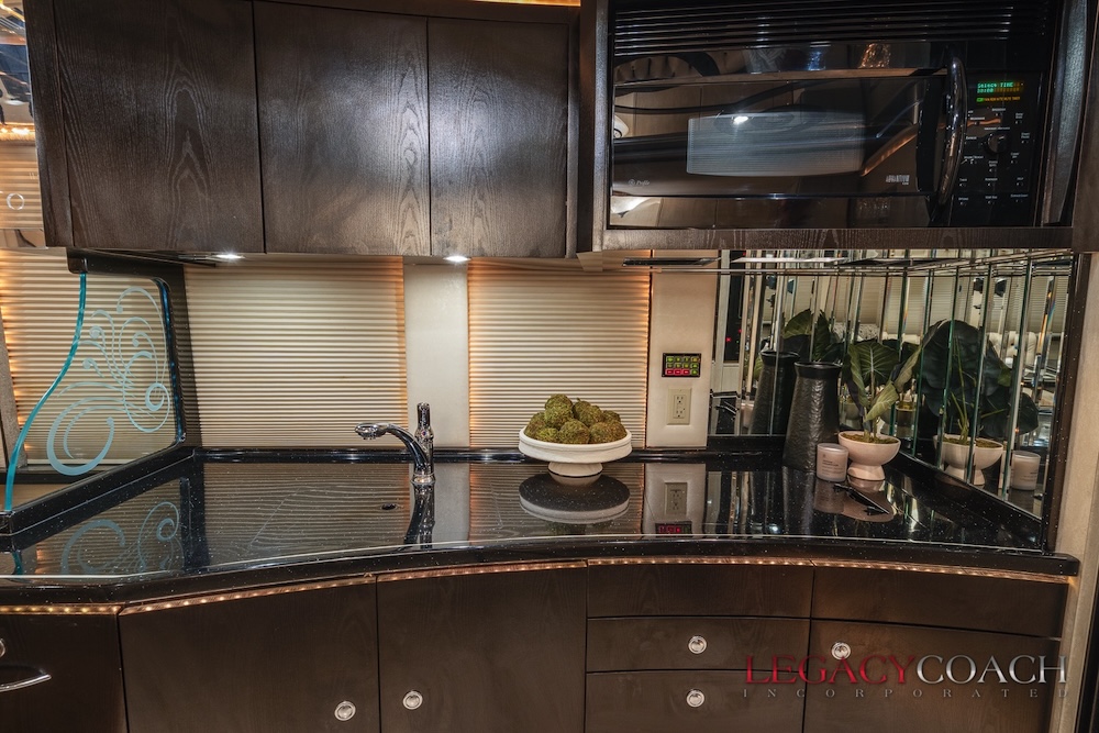 2007 Prevost Featherlite XLII For Sale