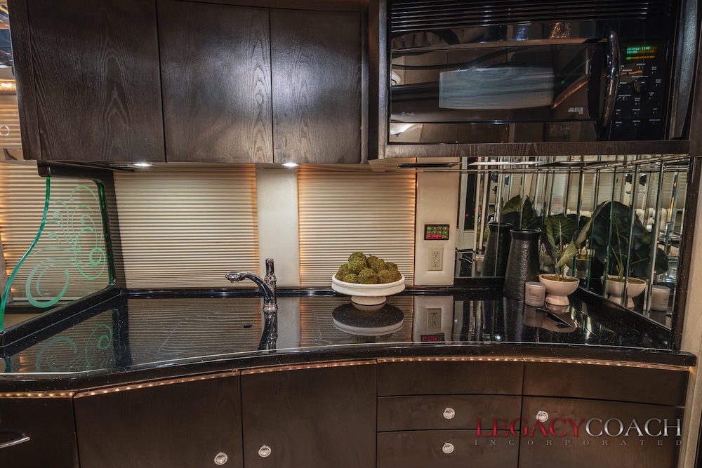 2007 Prevost Featherlite XLII For Sale