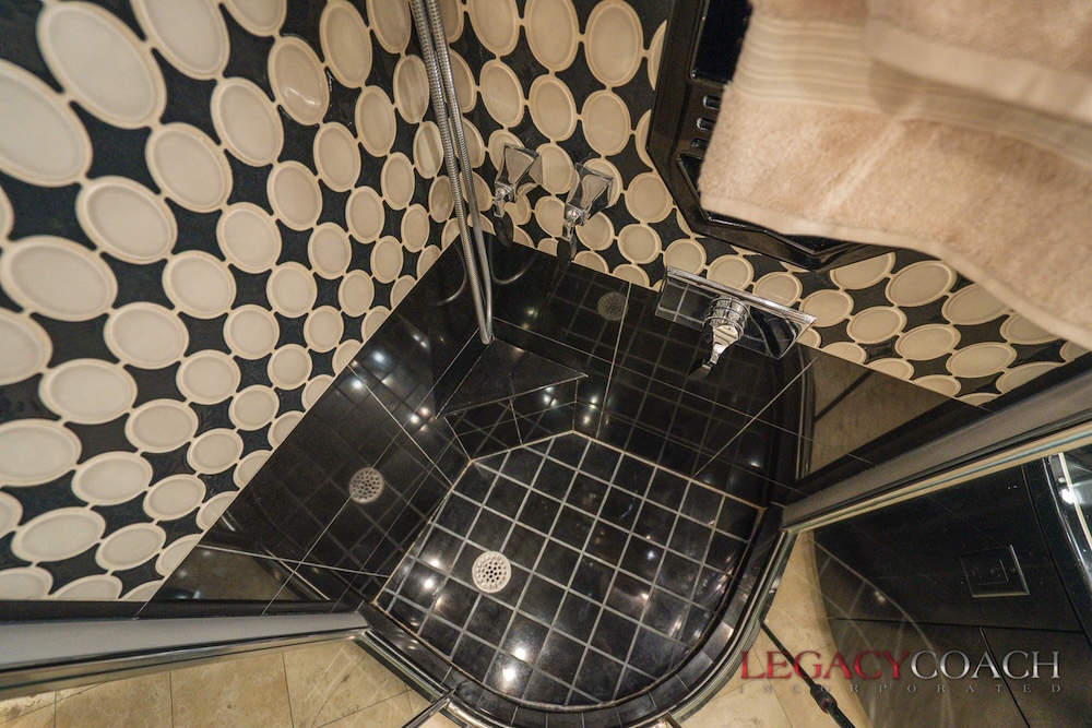 2007 Prevost Featherlite XLII For Sale