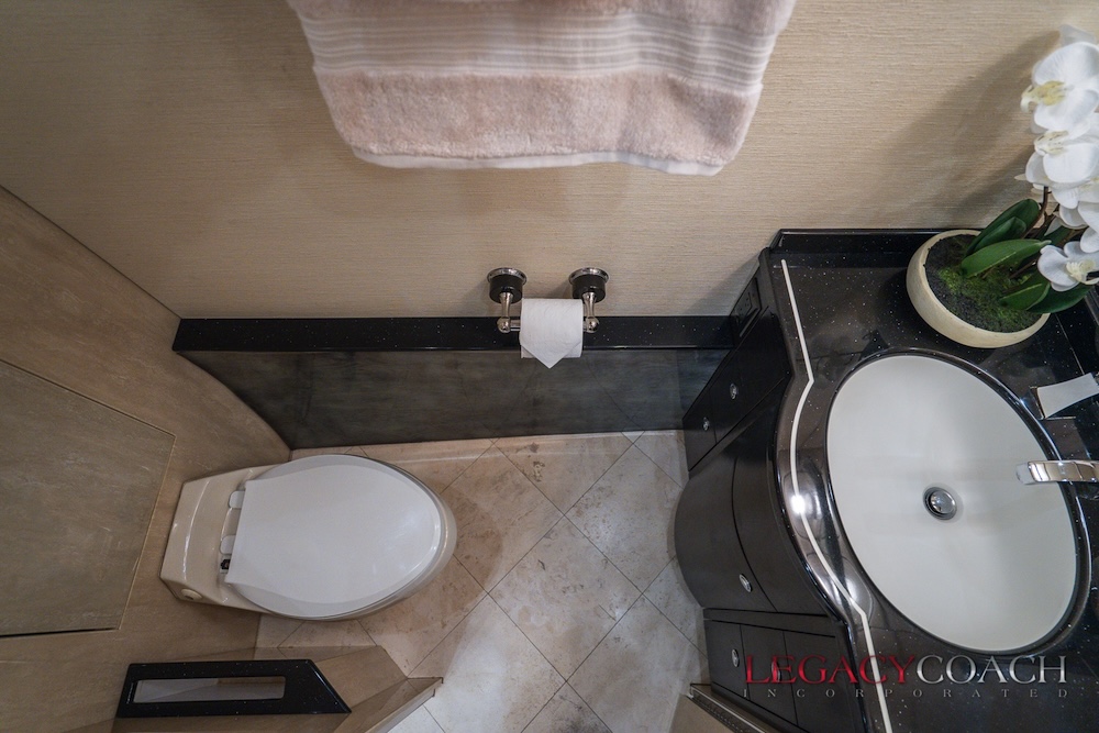 2007 Prevost Featherlite XLII For Sale