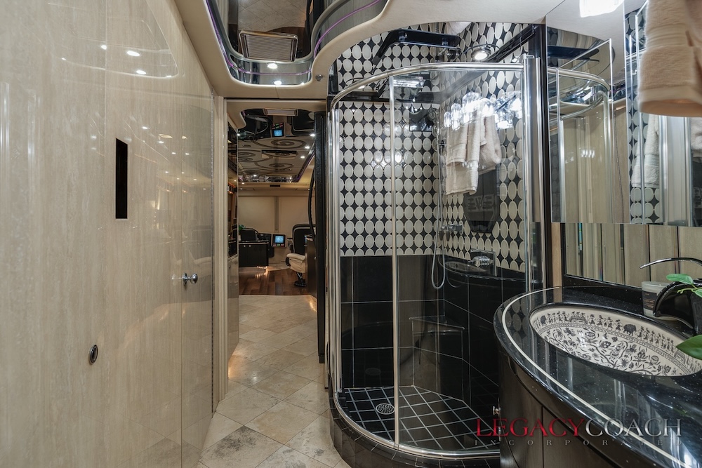 2007 Prevost Featherlite XLII For Sale