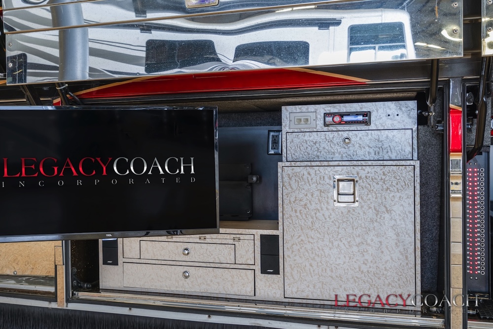 2007 Prevost Featherlite XLII For Sale